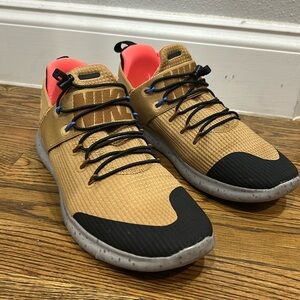 Nike Free Run Commuter Utility Trainer AH6840-700 size 8.5 New